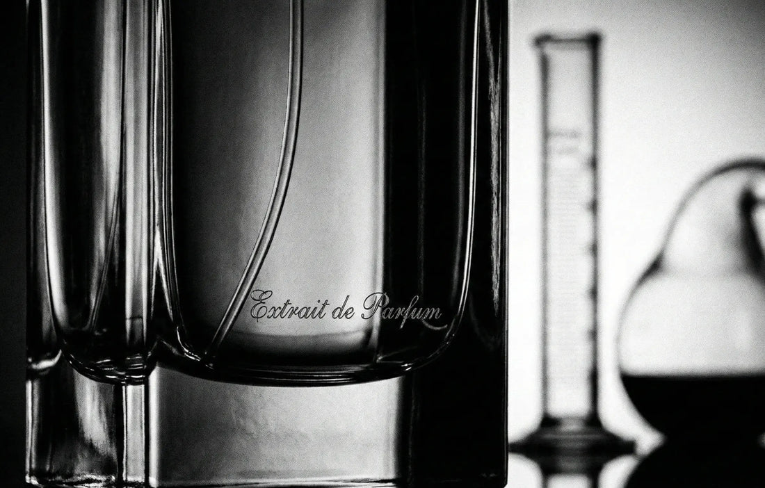 Parfüm Konsantrasyonları Kılavuzu: Extrait De Parfum Nedir ve Neden Kalıcılık İçin En İyisidir?